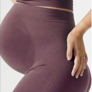 Maternity leggings by Blanqi in color fawn